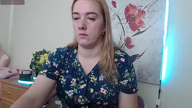 Snapshot of MarthaSimons chatting on 06/26/26, 04:06 MarthaSimons online show from 06/26/26, 04:06