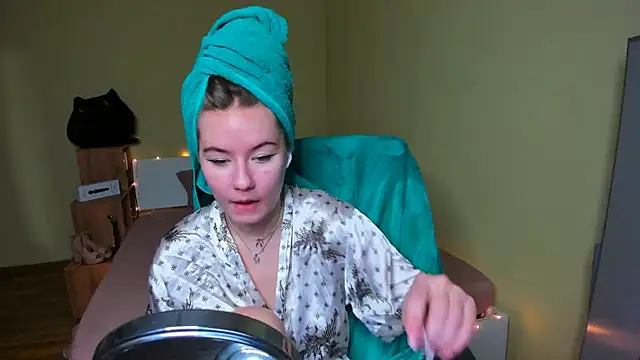 EmilyPaw online show from 02/02/25, 10:35