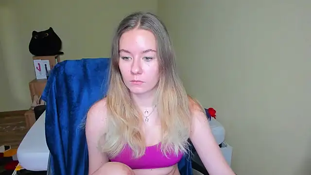 EmilyPaw online show from 02/12/25, 10:35