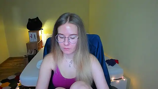 EmilyPaw online show from 02/13/25, 06:27