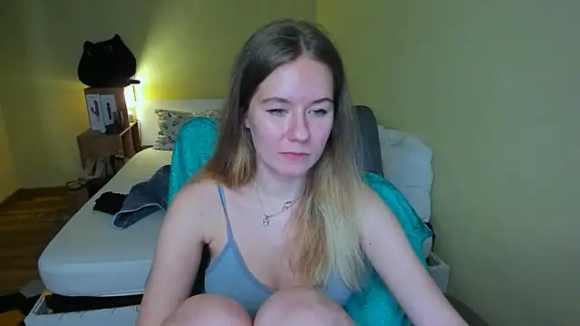 EmilyPaw online show from 02/16/25, 05:48