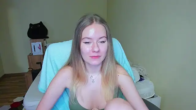 EmilyPaw online show from 03/08/25, 10:43