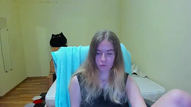 EmilyPaw online show from 03/10/25, 06:34