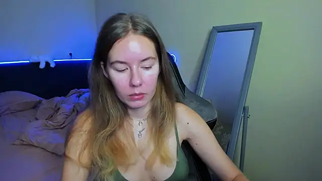 EmilyPaw online show from 11/18/25, 08:08