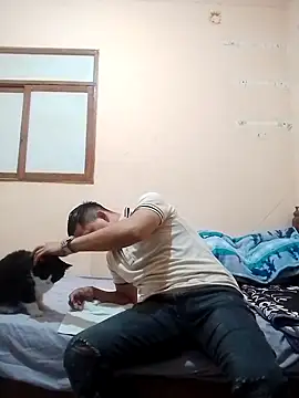 Snapshot of LuisMex1998 chatting on 09/14/25, 04:00 LuisMex1998 online show from 09/14/25, 04:00