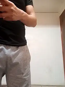 Snapshot of LuisMex1998 chatting on 12/04/25, 03:05 LuisMex1998 online show from 12/04/25, 03:05