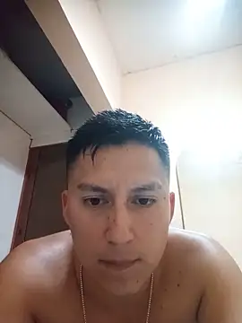Snapshot of LuisMex1998 chatting on 05/15/26, 01:01 LuisMex1998 online show from 05/15/26, 01:01