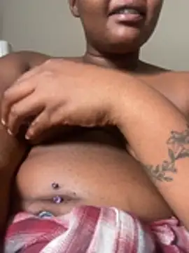 Snapshot of MidnightMuse666 chatting on 02/01/26, 01:53 MidnightMuse666 online show from 02/01/26, 01:53