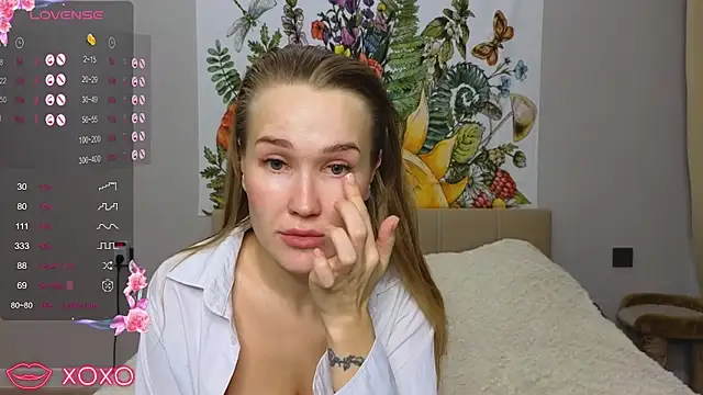 Snapshot of DianaShermy chatting on 10/27/25, 03:16 DianaShermy online show from 10/27/25, 03:16