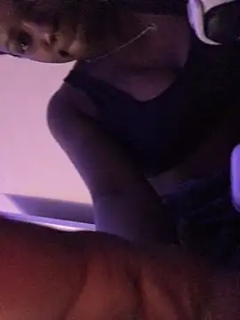 Snapshot of theprettysoles chatting on 04/05/26, 01:47 theprettysoles online show from 04/05/26, 01:47