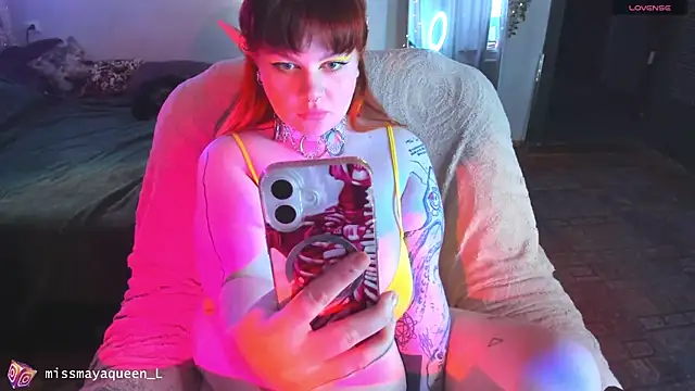 Snapshot of missmayaqueen chatting on 07/11/26, 12:19 missmayaqueen online show from 07/11/26, 12:19
