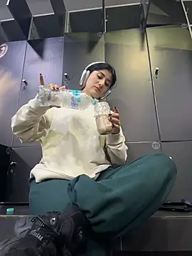 fiorella paris online show from 03/17/26, 02:09