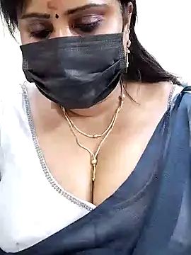 Queenflowerr online show from 02/10/25, 10:19