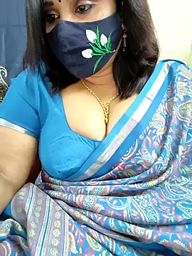 Queenflowerr online show from 02/10/26, 12:42