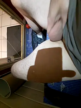 Snapshot of Berniwix2 chatting on 11/16/25, 08:53 Berniwix2 online show from 11/16/25, 08:53