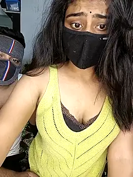 Snapshot of Love-N chatting on 11/04/25, 05:23 Love-N online show from 11/04/25, 05:23