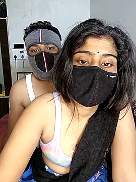 Snapshot of Love-N chatting on 11/30/25, 09:19 Love-N online show from 11/30/25, 09:19