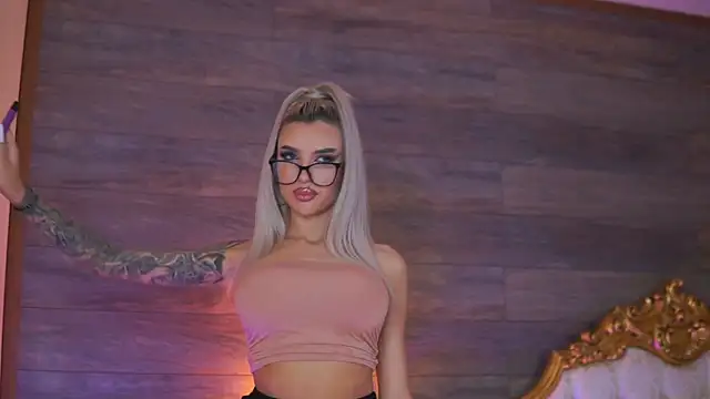 Juicy Jessye online show from 10/18/25, 08:20