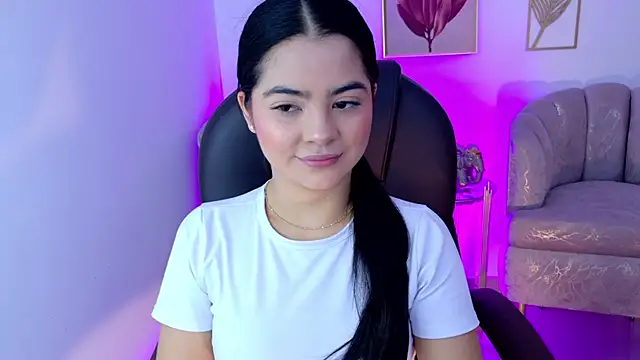 Layla Breezee online show from 04/26/26, 11:30