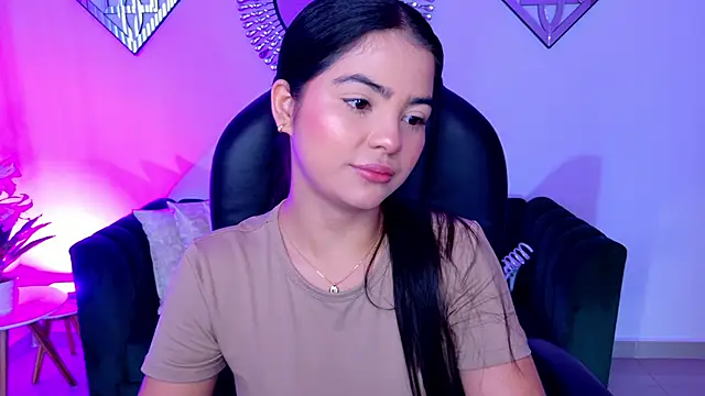 Layla Breezee online show from 05/06/26, 12:10