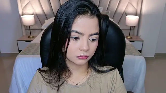 Layla Breezee online show from 07/06/26, 12:02