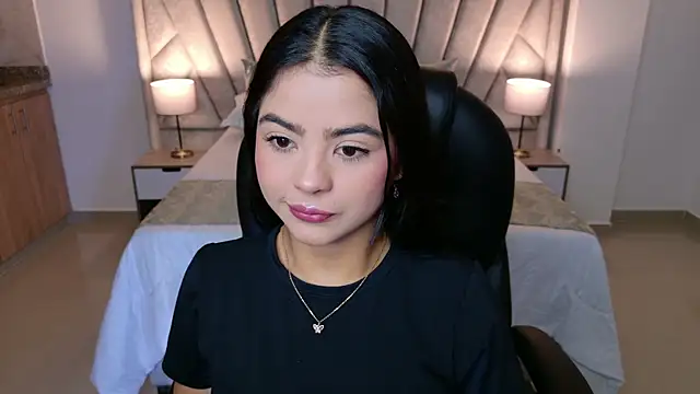 Layla Breezee online show from 07/18/26, 10:41