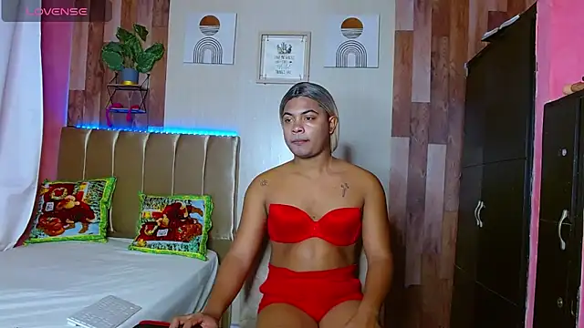 Snapshot of electrabrowns chatting on 12/14/25, 02:28 electrabrowns online show from 12/14/25, 02:28