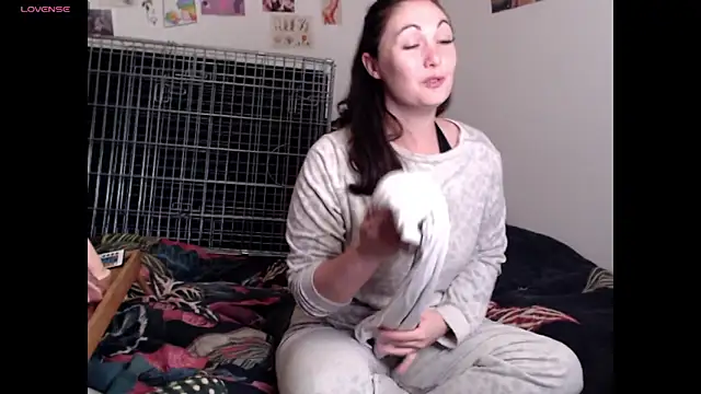 AdorahB3ll3 online show from 11/25/25, 08:09