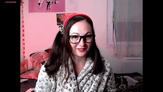 AdorahB3ll3 online show from 04/07/26, 07:03