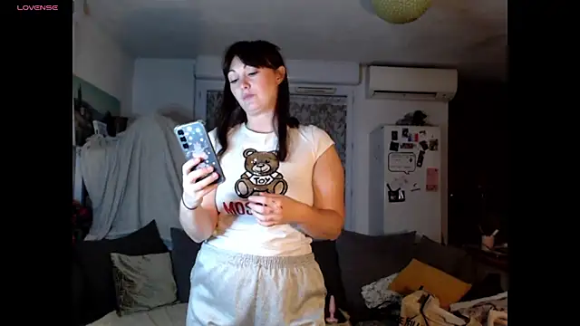 AdorahB3ll3 online show from 08/02/26, 07:12
