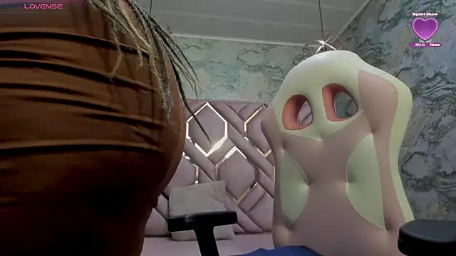 nefertiti ebony online show from 11/25/25, 04:34