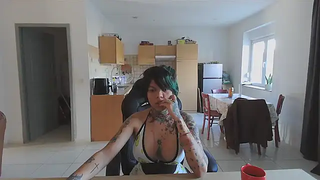 serena  vedette online show from 02/01/25, 09:54