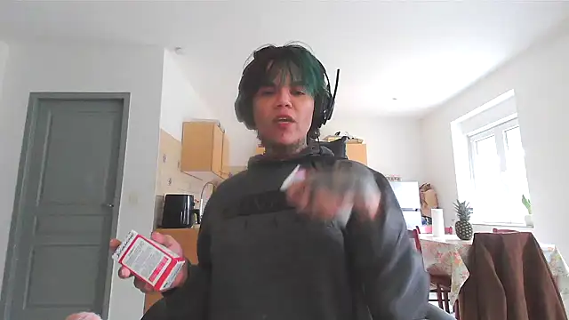 serena  vedette online show from 02/12/25, 11:40