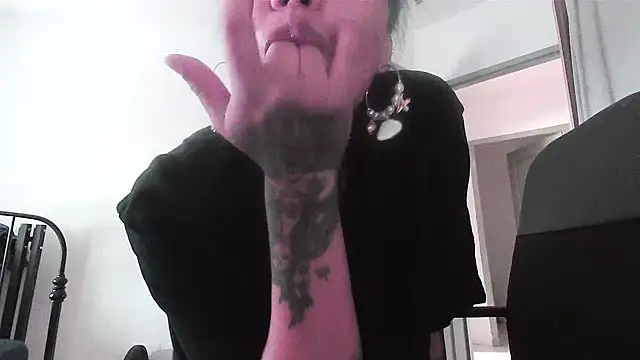 serena  vedette online show from 10/21/25, 09:43