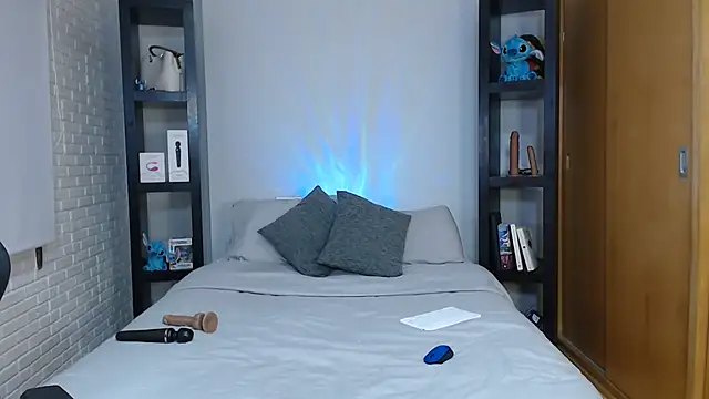 Snapshot of issa--love chatting on 10/24/25, 09:17 issa--love online show from 10/24/25, 09:17