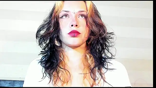 Snapshot of onix_bl4ck chatting on 12/16/25, 10:26 onix bl4ck online show from 12/16/25, 10:26