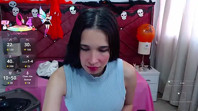 Snapshot of victoria_adams07 chatting on 10/04/25, 02:04 victoria adams07 online show from 10/04/25, 02:04