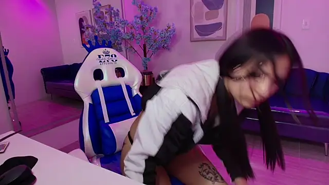 Snapshot of Charlotte_ethan chatting on 01/25/25, 06:34 Charlotte ethan online show from 01/25/25, 06:34