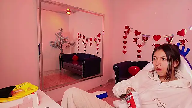 Snapshot of Charlotte_ethan chatting on 02/16/25, 03:37 Charlotte ethan online show from 02/16/25, 03:37