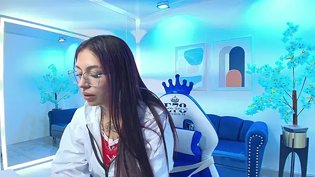 Snapshot of Charlotte_ethan chatting on 11/14/25, 04:00 Charlotte ethan online show from 11/14/25, 04:00