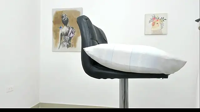 elizabethQuenx online show from 03/03/25, 07:06