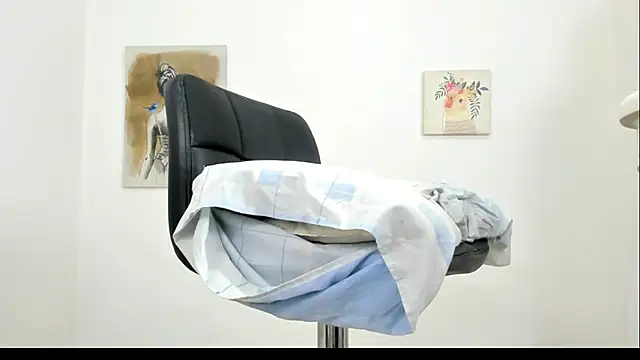 elizabethQuenx online show from 03/19/25, 08:54