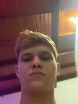 izan 20 online show from 02/03/25, 04:35