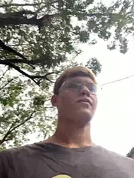 izan 20 online show from 02/10/25, 02:48