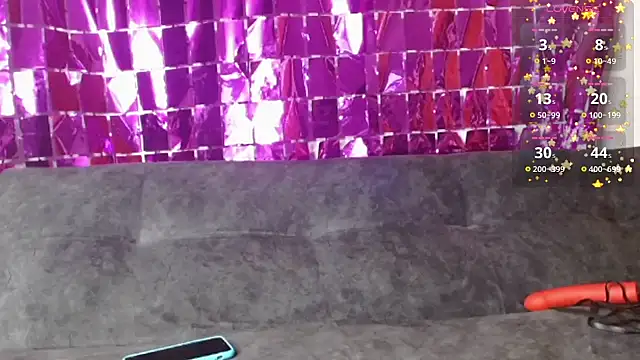 izan 20 online show from 03/07/25, 09:48