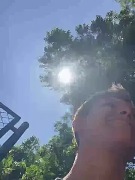 izan 20 online show from 09/10/25, 04:18