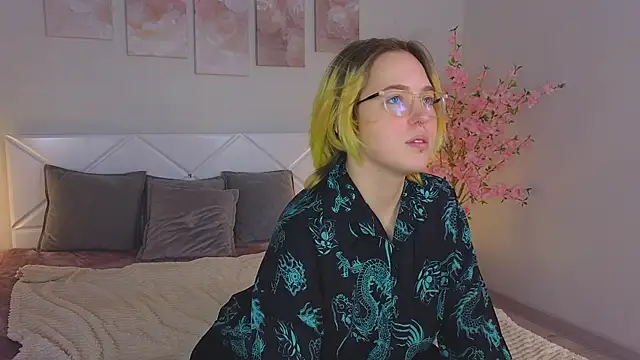 Snapshot of Manic_pixie_ chatting on 01/23/25, 10:54 Manic pixie online show from 01/23/25, 10:54