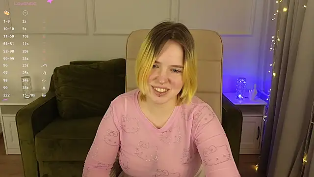 Snapshot of Manic_pixie_ chatting on 02/07/25, 11:01 Manic pixie online show from 02/07/25, 11:01