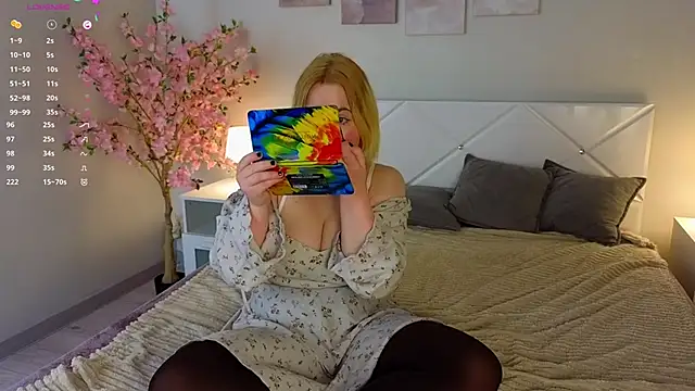 Snapshot of Manic_pixie_ chatting on 02/20/25, 04:03 Manic pixie online show from 02/20/25, 04:03