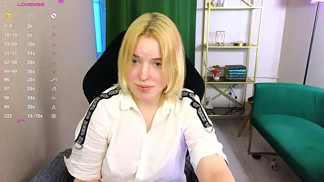 Snapshot of Manic_pixie_ chatting on 03/19/25, 03:40 Manic pixie online show from 03/19/25, 03:40